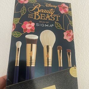 Disney Beauty and the Beast Makeup Brush Set - Gold, Navy, Pink